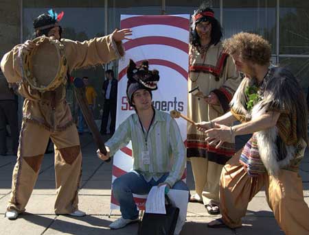 Участников СПИК-2008 встречали шаманскими бубнами, фото Николая Кугаевского