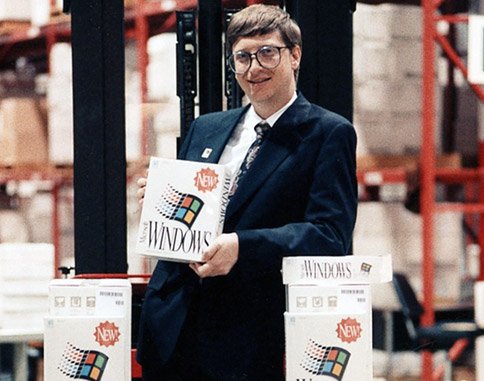 at-the-same-time-microsofts-influence-was-on-the-rise-macs-offered-an-excellent-but-limited-library-of-software-on-expensive-computers-meanwhile-microsoft-was-selling-windows-30-on-cheap-commodity-computers.jpg