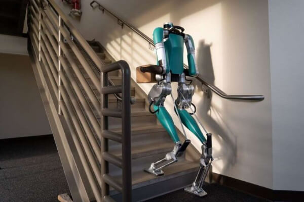 Американский стартап Agility Robotics начал продавать двуногого прямоходящего робота-курьера Digit