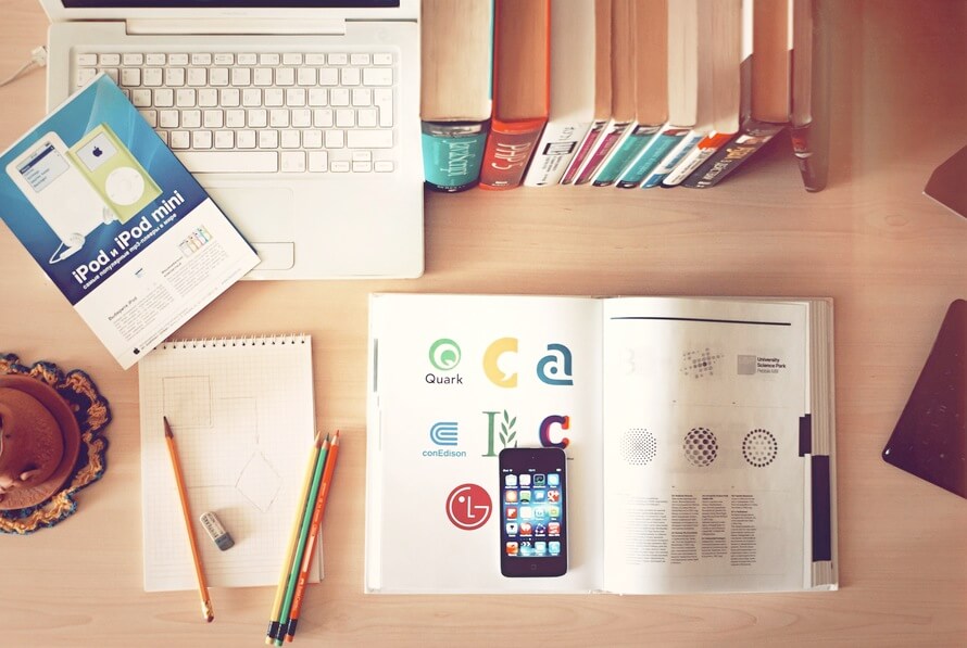 apple-iphone-books-desk-large.jpg