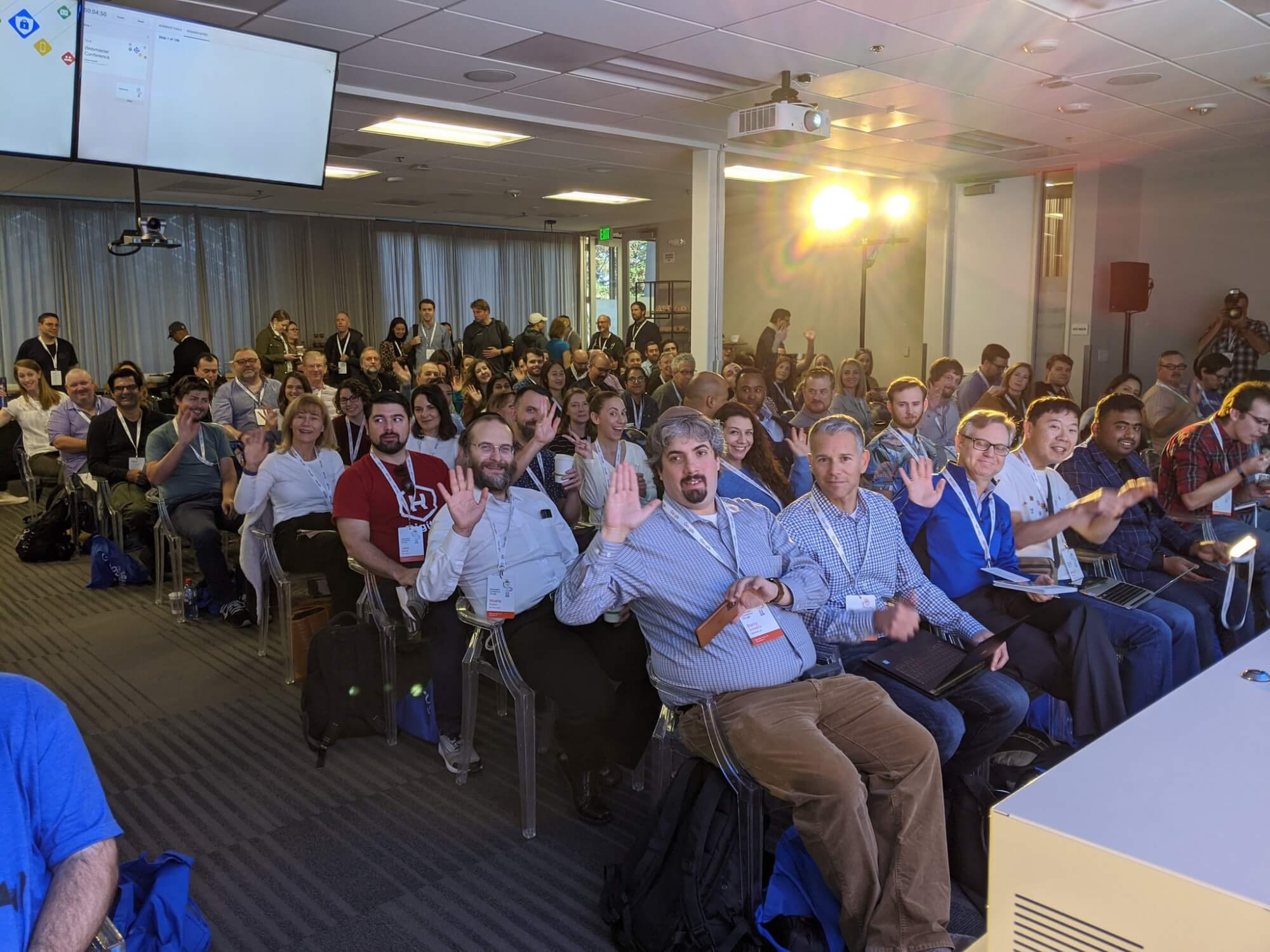 Google провел конференцию для вебмастеров Webmaster Conference, на которой рассказал о структурированных данных, использовании эмодзи в поиске, дублированном контенте