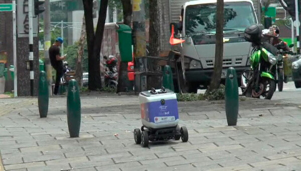 Роботы-курьеры доставляют еду