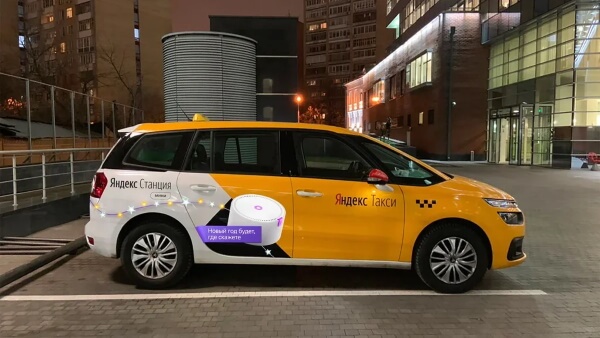 Жители и гости Москвы до конца новогодних праздников смогут прокатиться на необычной машине Яндекс.Такси